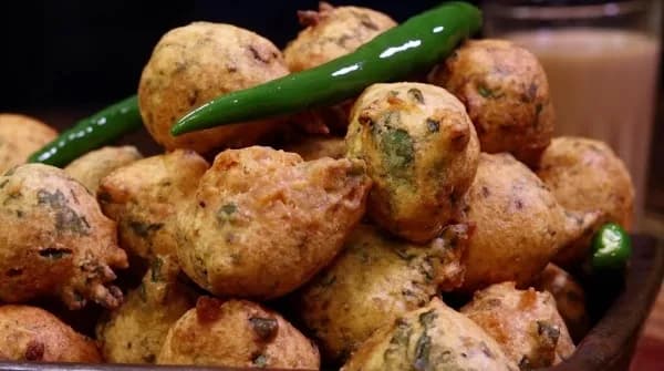 Authentic Gujarati Methi na Gota